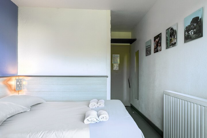 Room 5 of 37