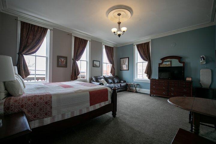1 King Bed (35 of 40)