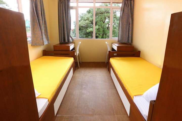 Room 10 of 27