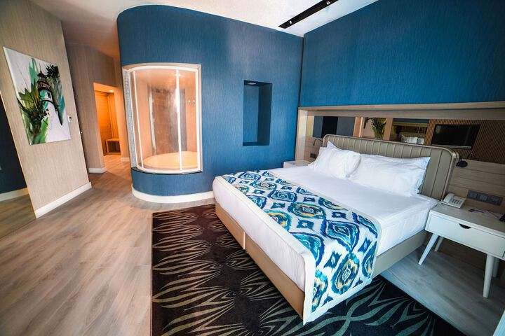 Room 18 of 254