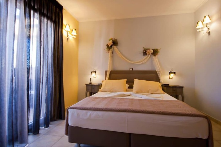 Room 2 of 35
