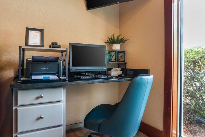 Business Center 41 of 47