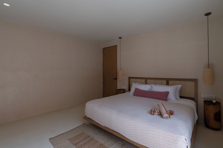 Room 11 of 80