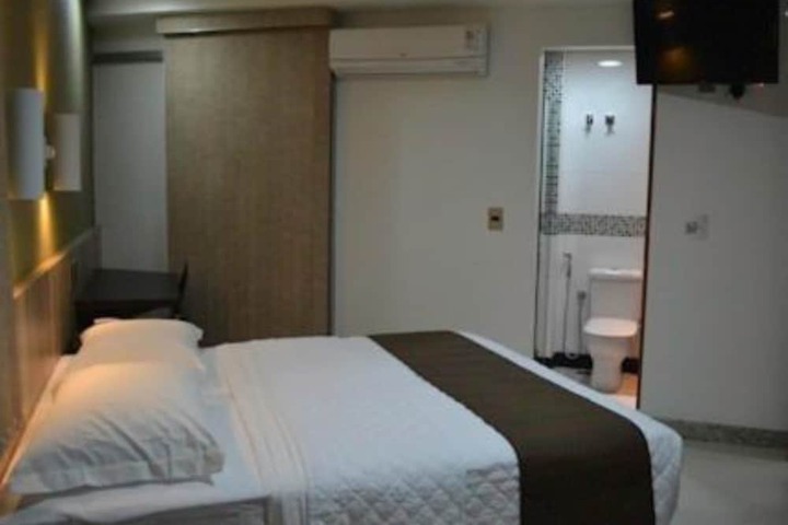 Room 10 of 25