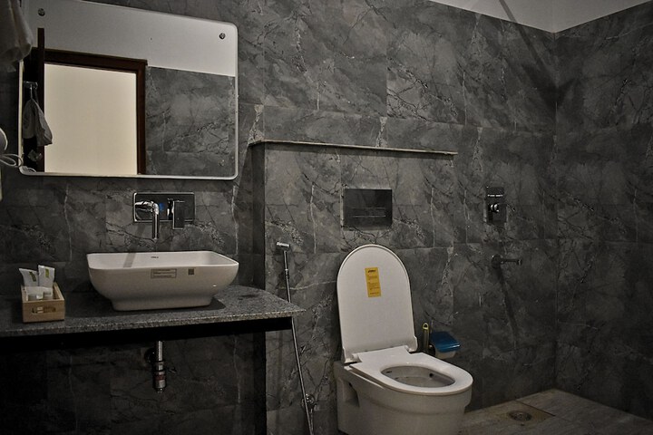 Room 16 of 63