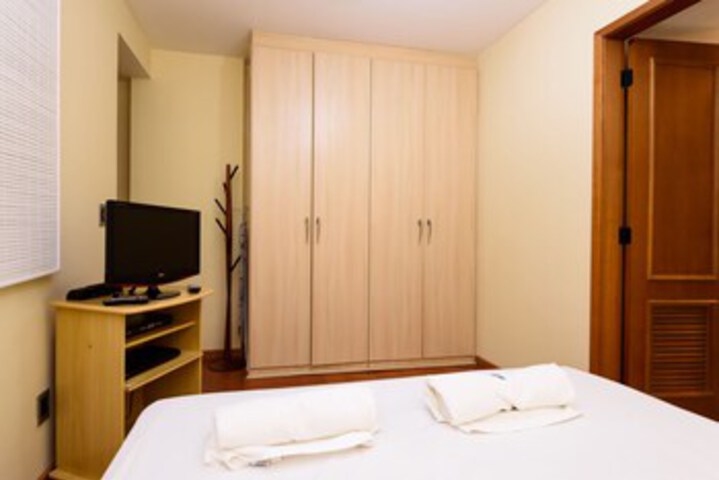 Room 32 of 33