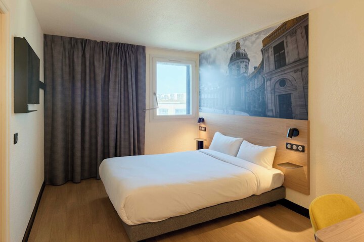 Room 10 of 48