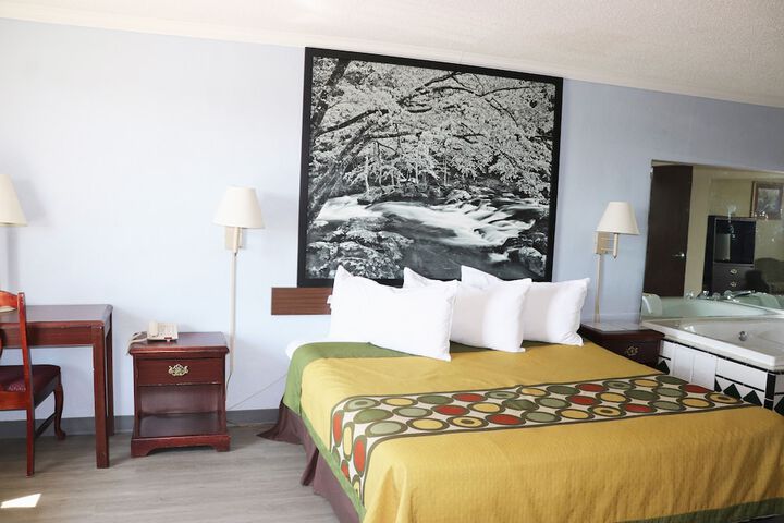 1 King Bed (18 of 21)