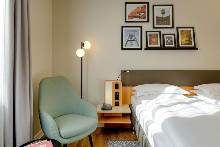 Room 14 of 83
