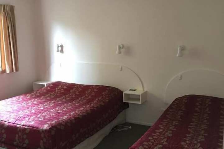 Room 10 of 34