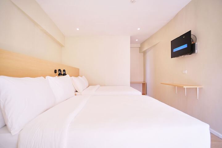 Room 12 of 37