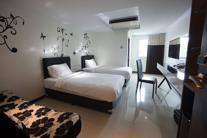 Room 9 of 34