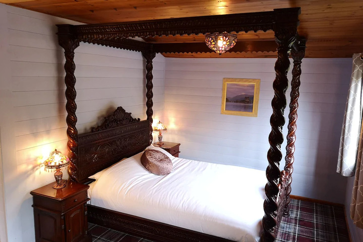 HUNTERS MOON LODGES