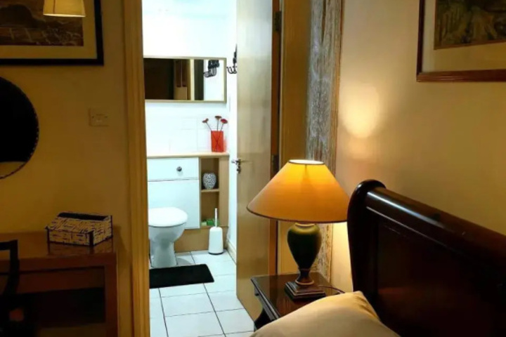 Room 4 of 12