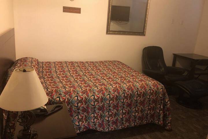 Room 5 of 12