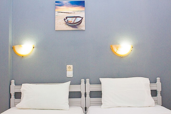 Room 3 of 8