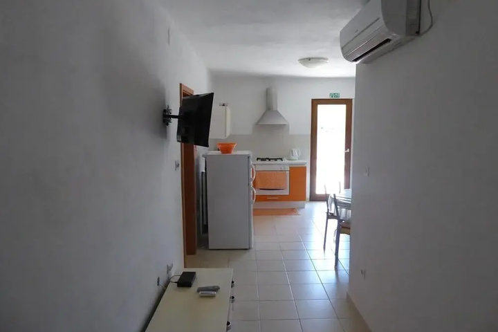 Room 7 of 13