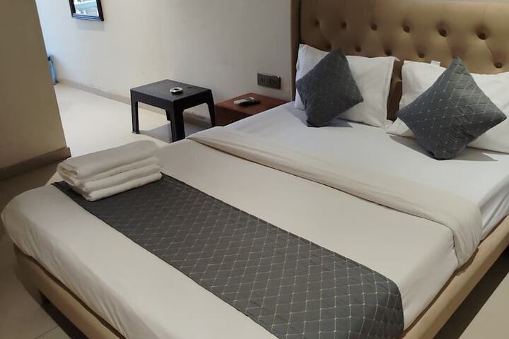 Room 3 of 10