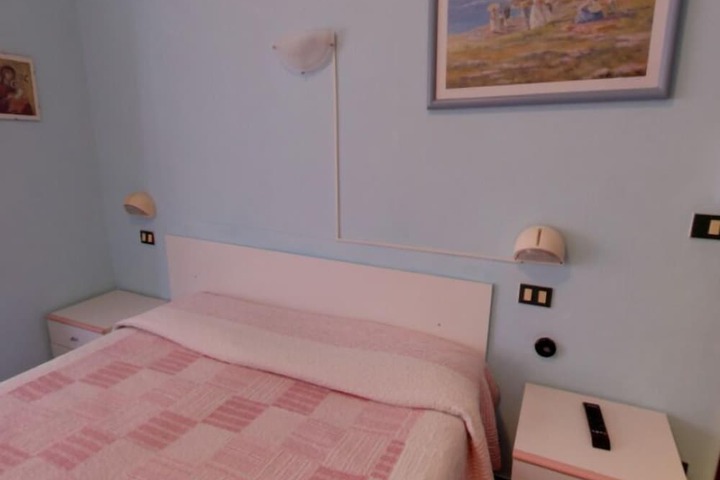 Room 11 of 46