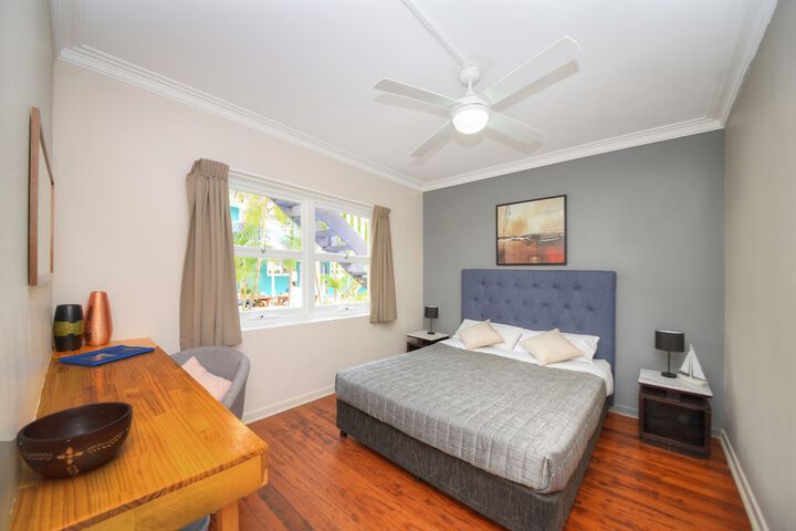 Room 4 of 32