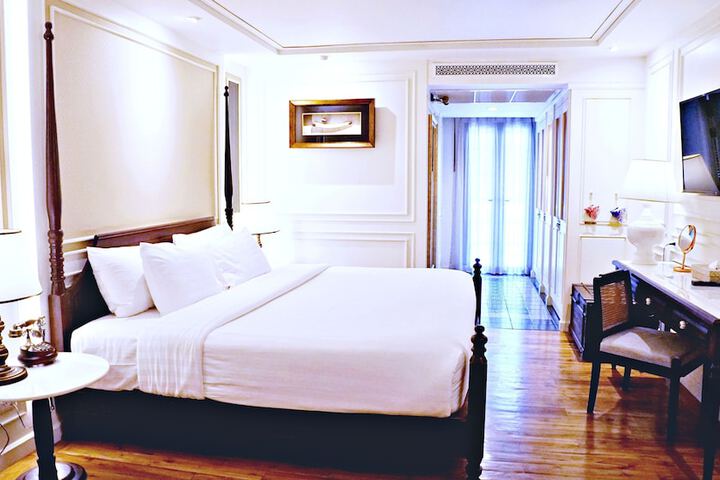 Room 8 of 124