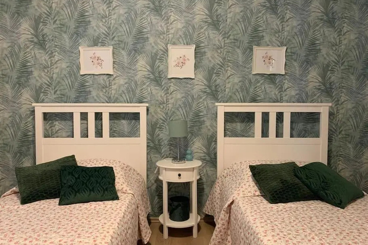 Room 4 of 9