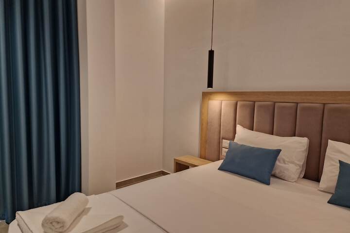 Room 6 of 73