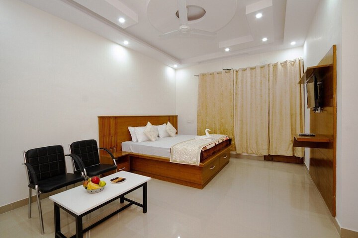 Room 8 of 40