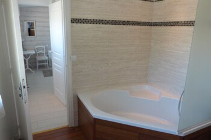 Room 2 of 37