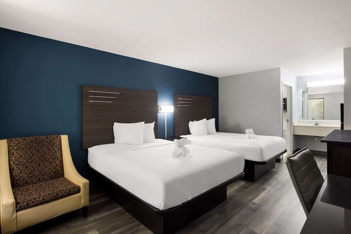 2 Double Beds (4 of 6)