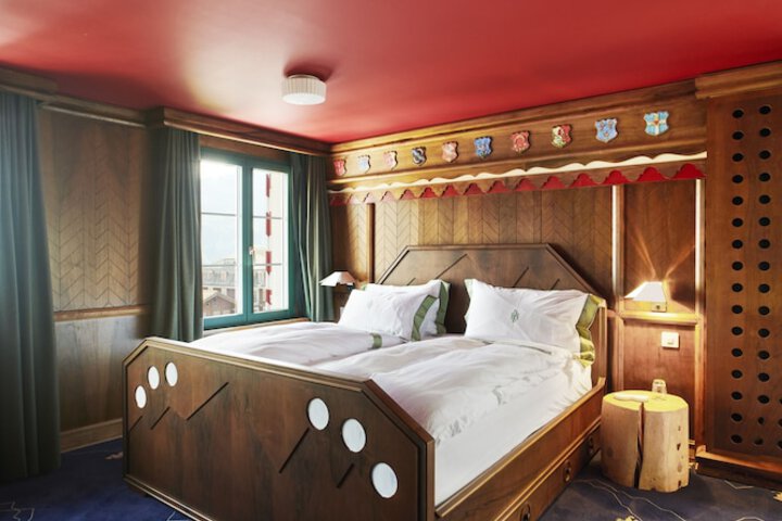 Room 13 of 33