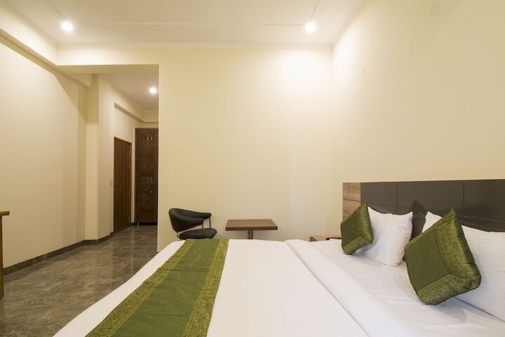Room 16 of 33