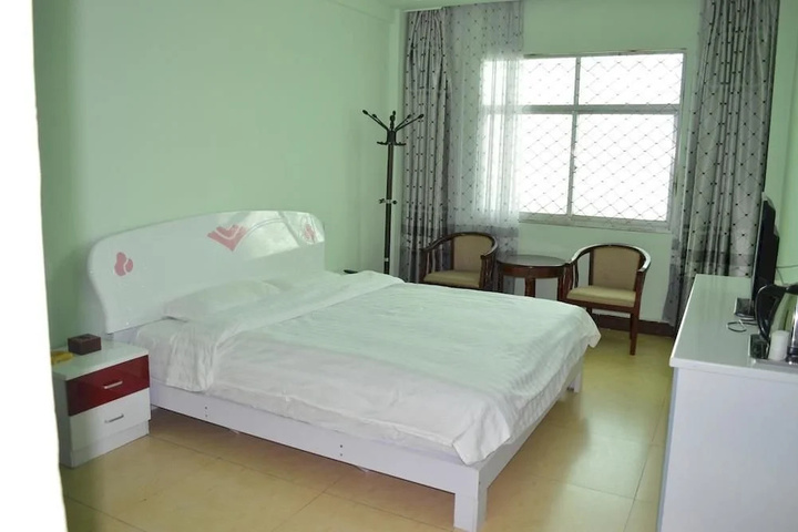Room 3 of 8