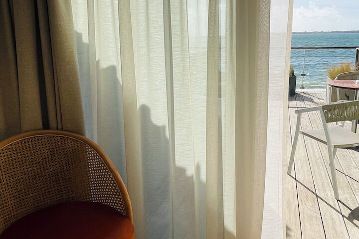Room 32 of 153