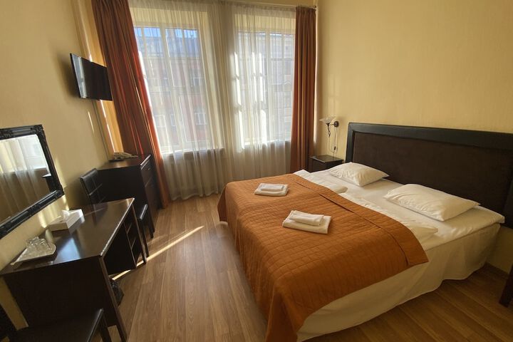 Room 102 of 272