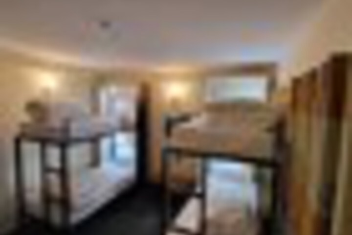 Room 5 of 33