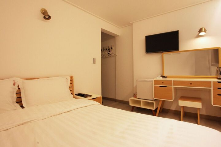 Room 49 of 198