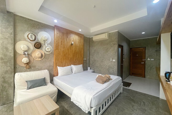 Room 11 of 38