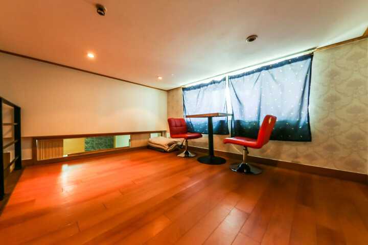 Room 35 of 47