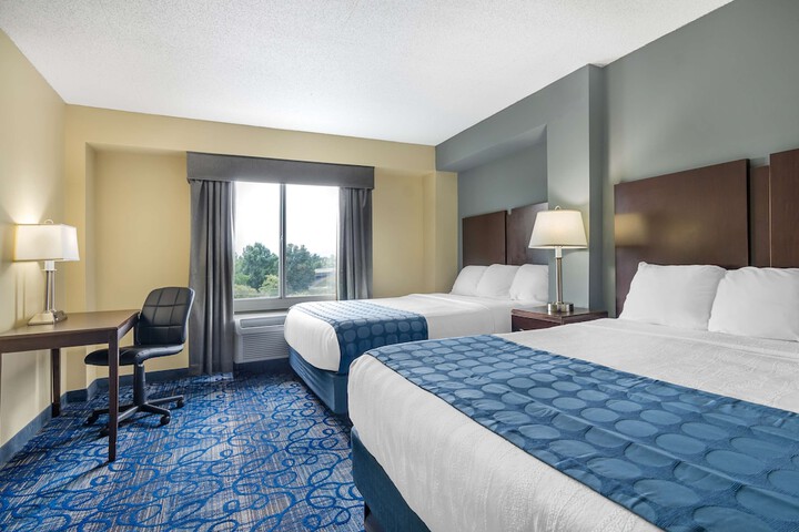 2 Queen Beds - Wireless High Speed Internet Accessible Microwave and Refrigerator Pillowto (6 of 12)