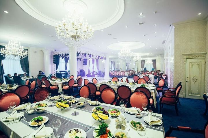 Dining 2 of 4