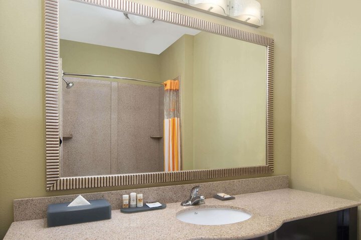 1 King Bed Efficiency (3 of 25)