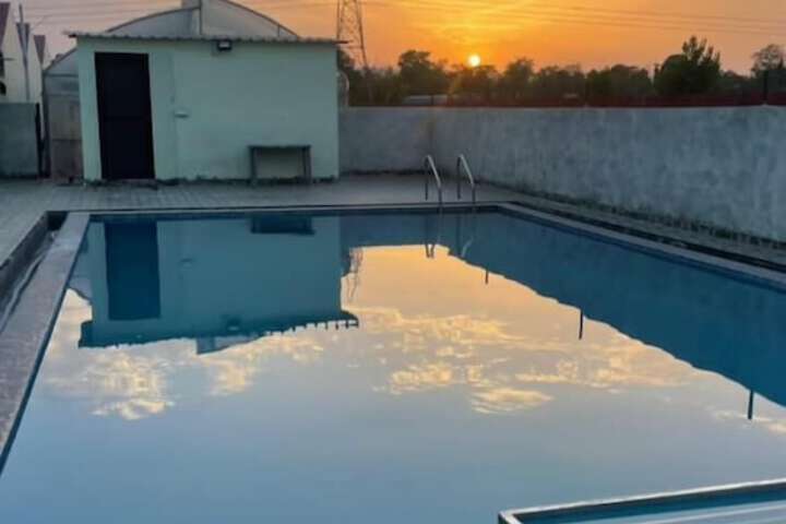 Pool 11 of 15