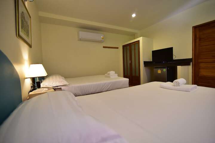 Room 2 of 62