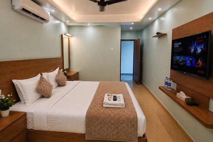 Room 7 of 16