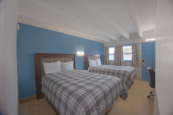 2 Double Beds (12 of 12)