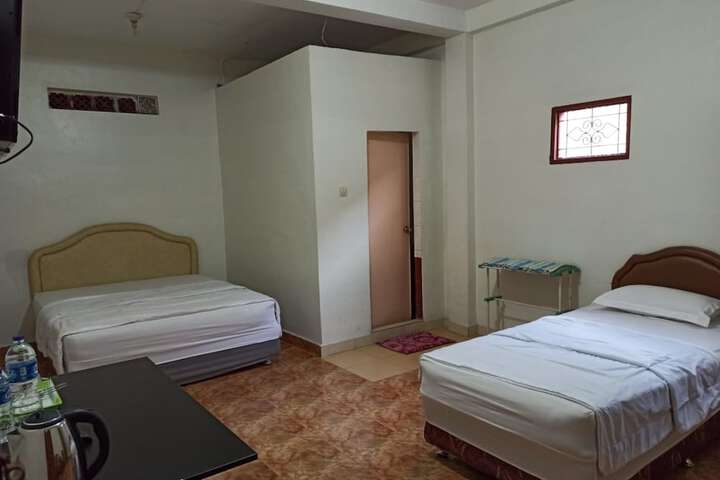 Room 12 of 25