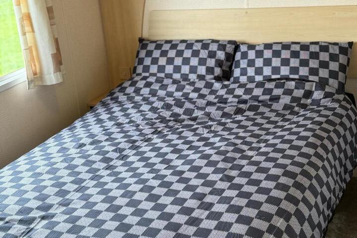 Room 9 of 35