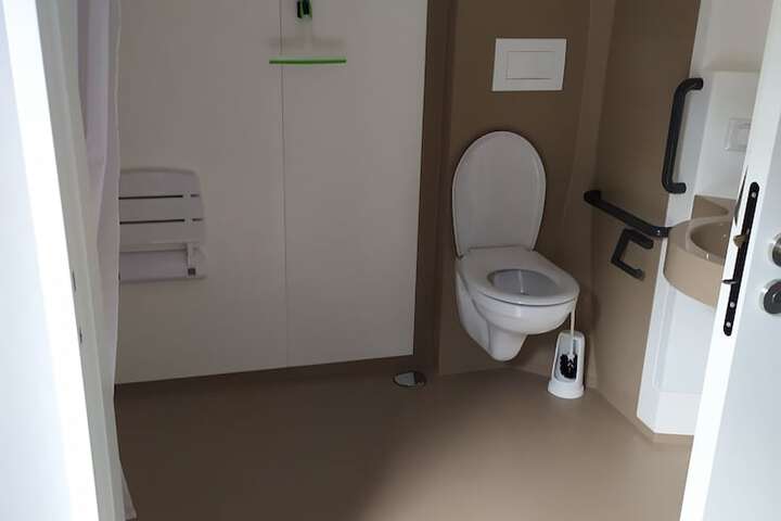 Room 49 of 106