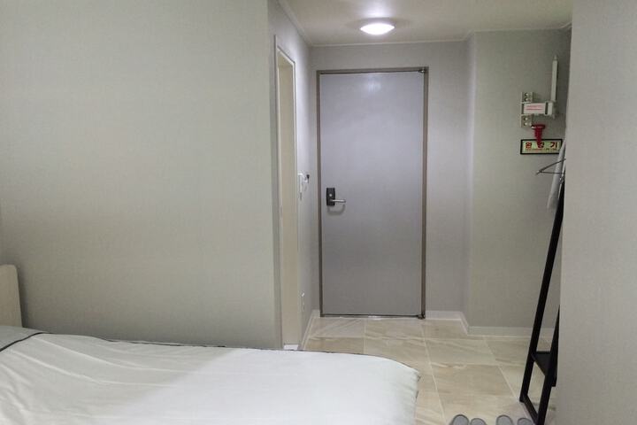 Room 12 of 33